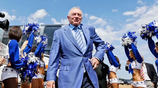 jerry and cheerleaders